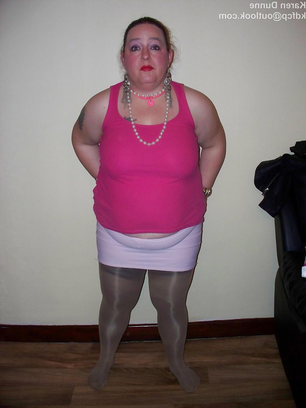 25P Fat Slut Karen Dunne Plays With Her Dildo