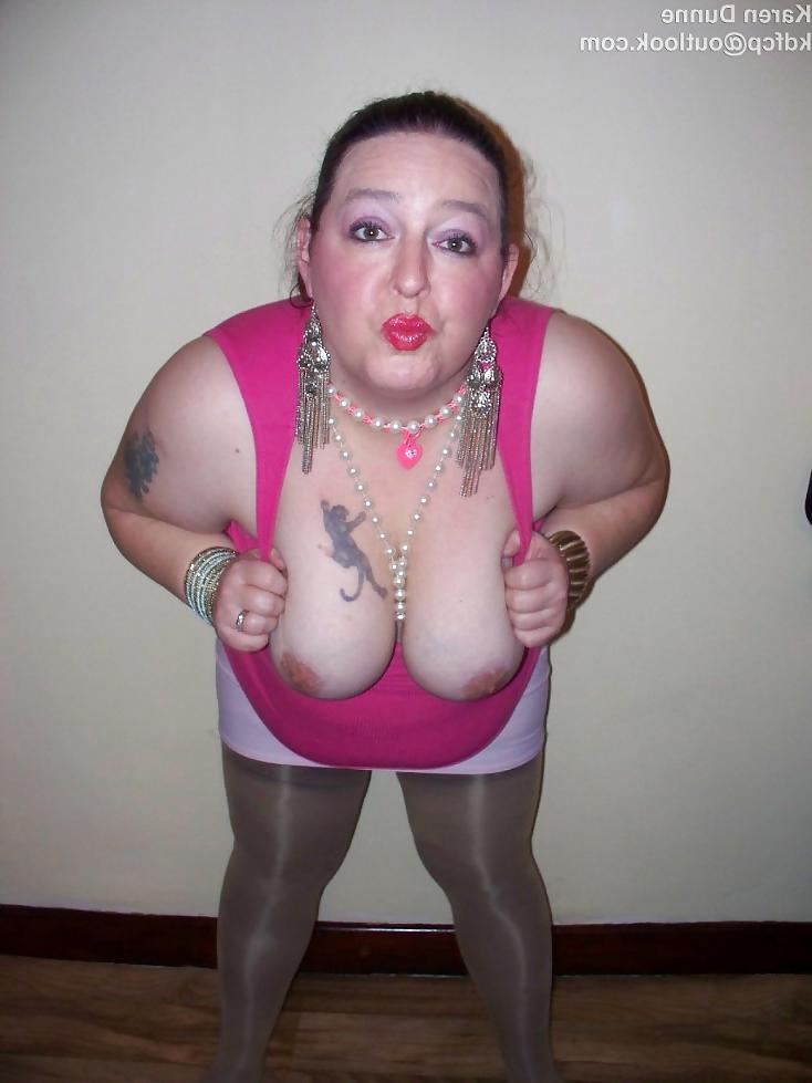 25P Fat Slut Karen Dunne Plays With Her Dildo