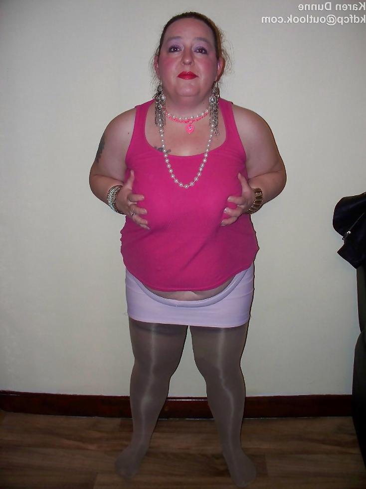 25P Fat Slut Karen Dunne Plays With Her Dildo