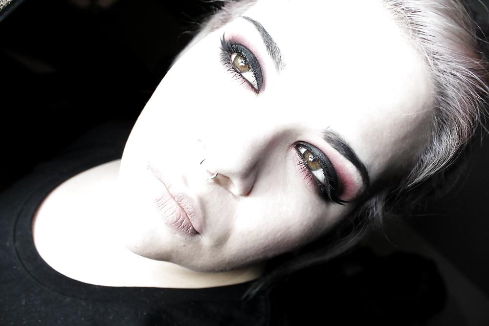 12P Mistress Christina