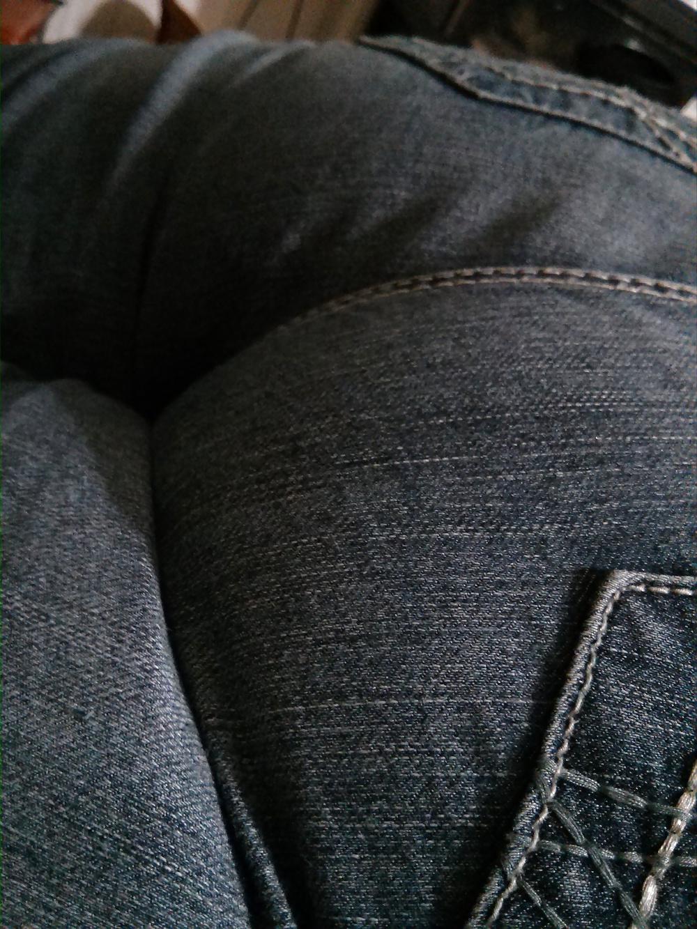 4P Fat wide latina ass in tight jeans