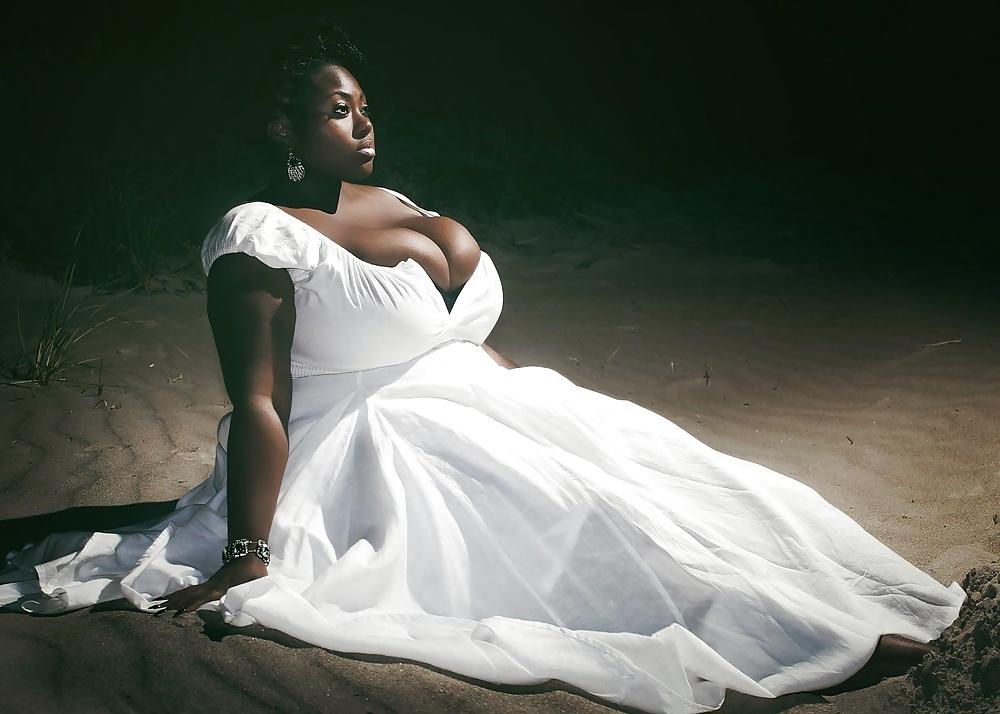 25P Curvy Beauties 90 Clothed Edition