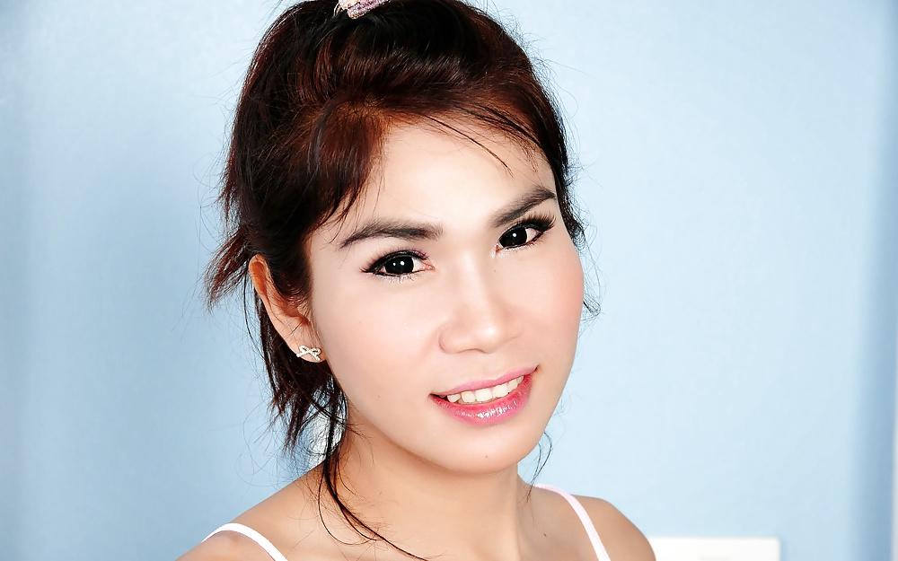 16P Thai Ladyboy with fat slug