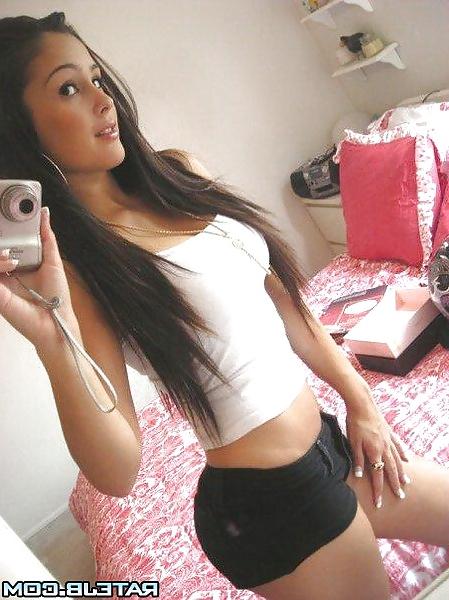9P Busty selfshot girl topless in mirror
