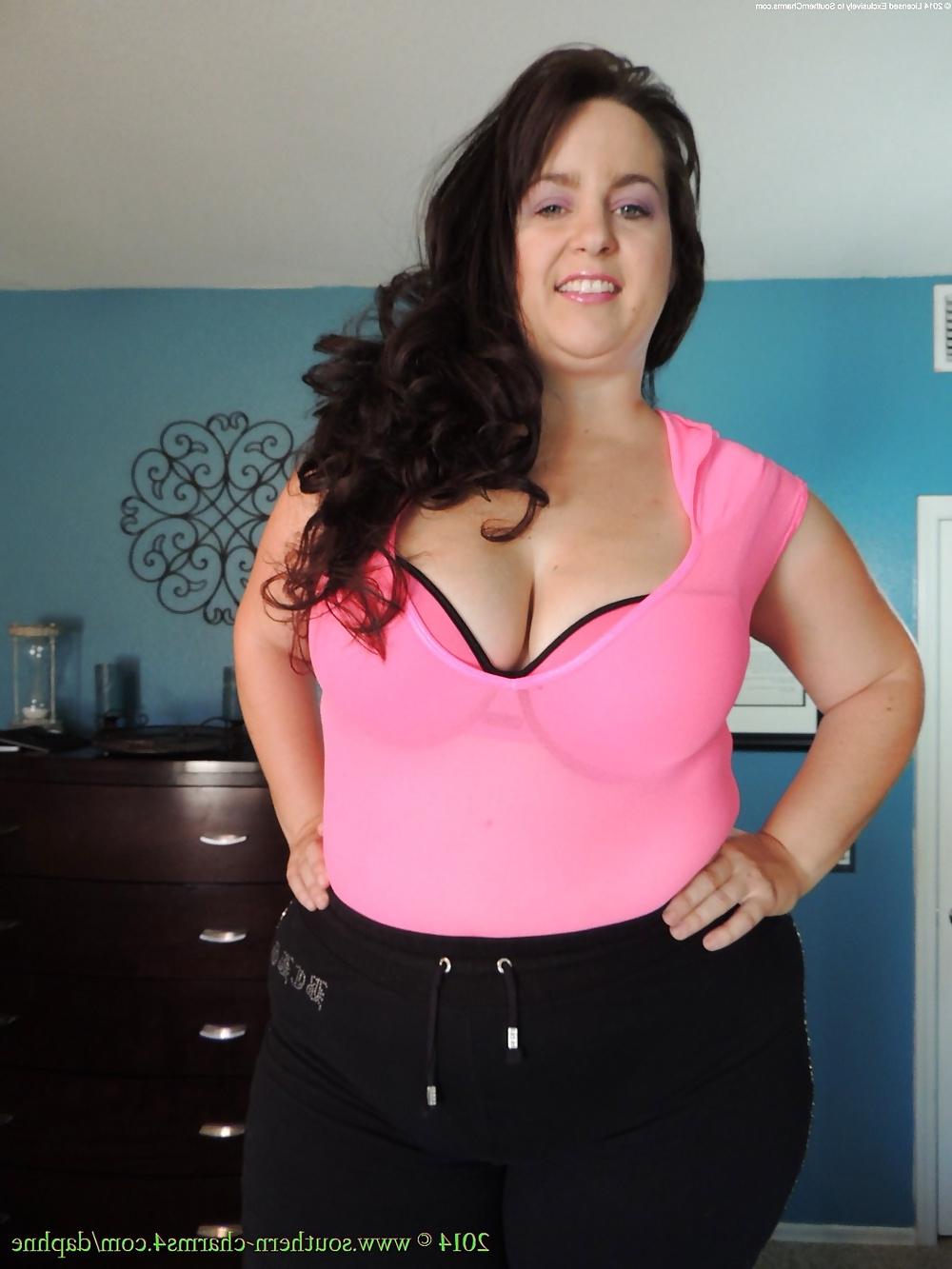 22P Super beautiful curvy mom with fantastic ass