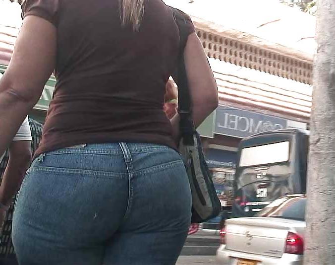 25P Candid, spandex, tihgt jeans, trouser asses