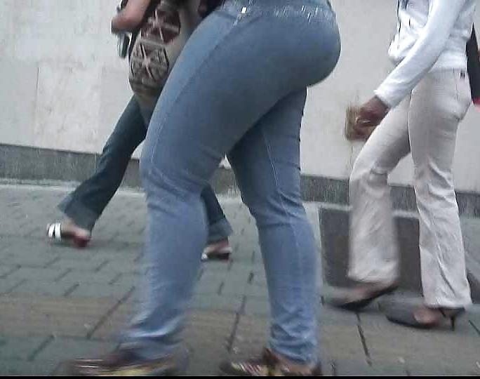 25P Candid, spandex, tihgt jeans, trouser asses