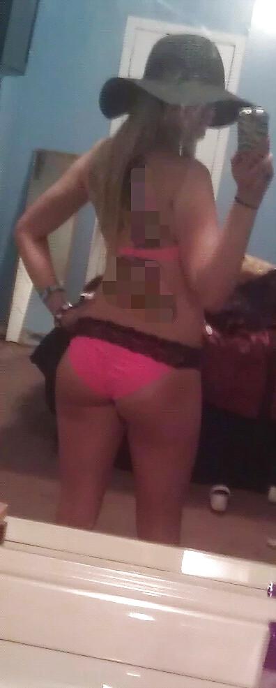 5P Wife Karen mirror selfshot