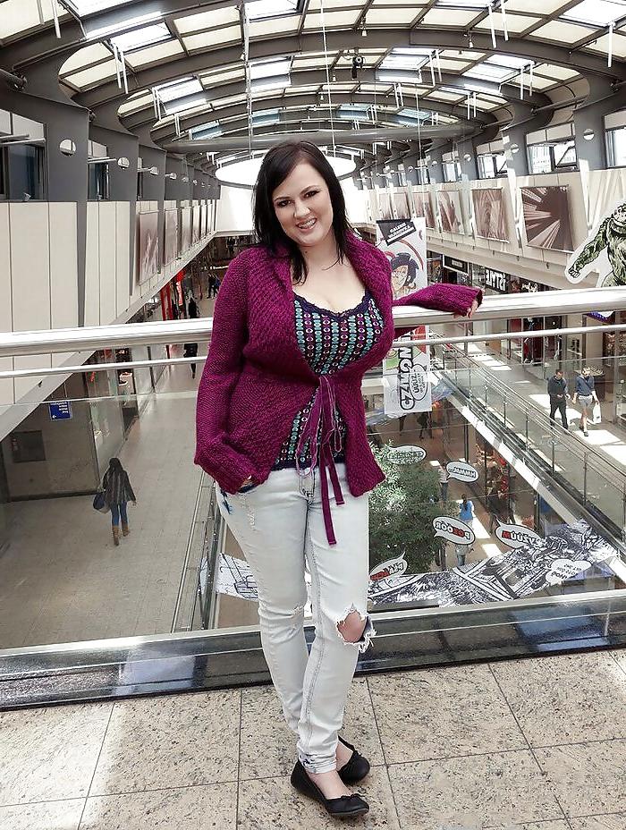 25P Curvy Beauties 88 Clothed Edition