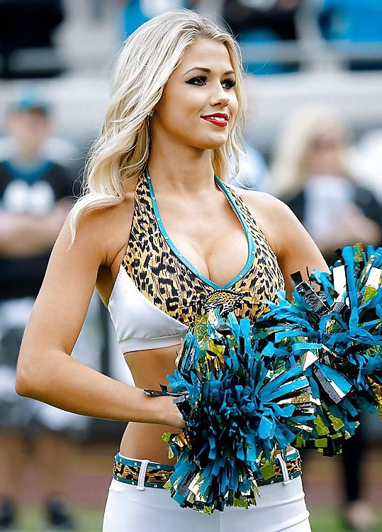 4P Sexiest Cheerleader ever ! 