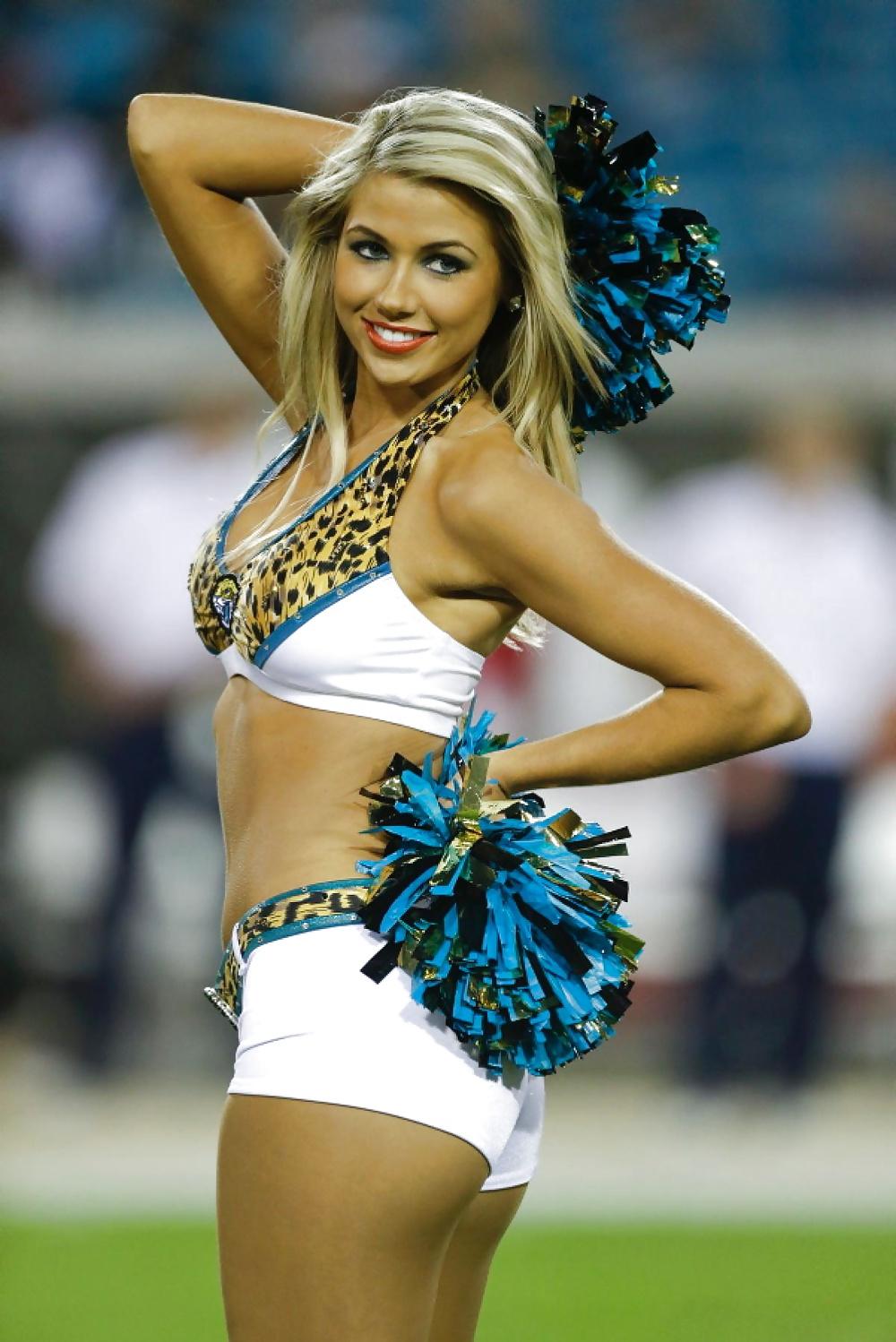 4P Sexiest Cheerleader ever ! 
