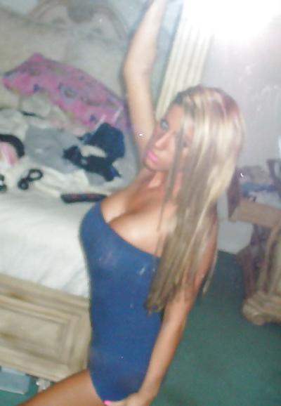 18P Big-tittied cheerleader hottie