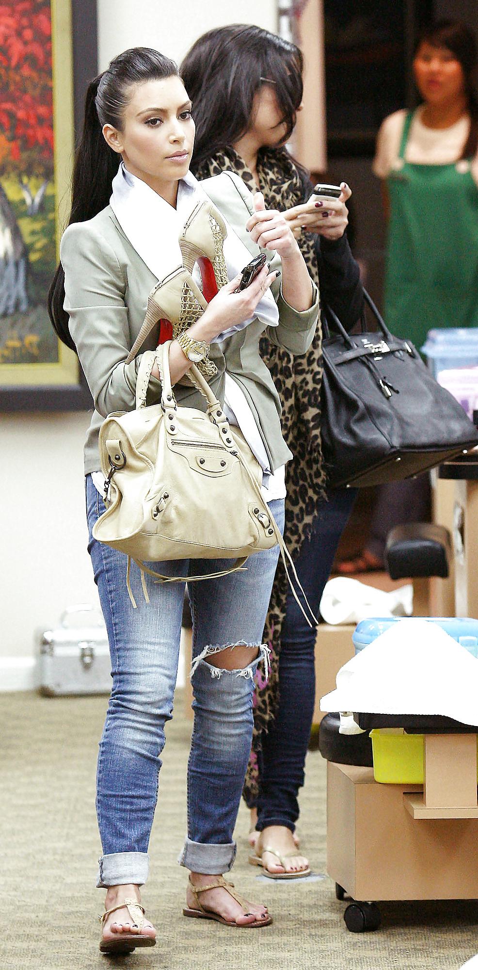 18P Kim Kardashian candids in jeans (arse shots)