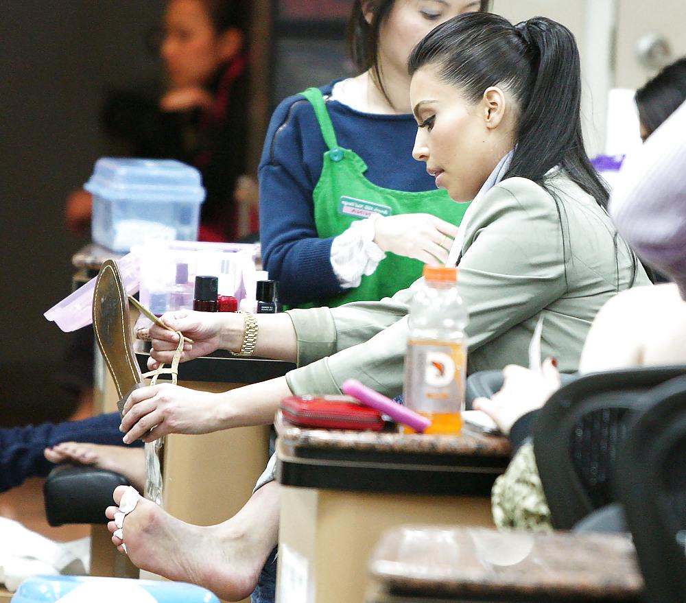 18P Kim Kardashian candids in jeans (arse shots)