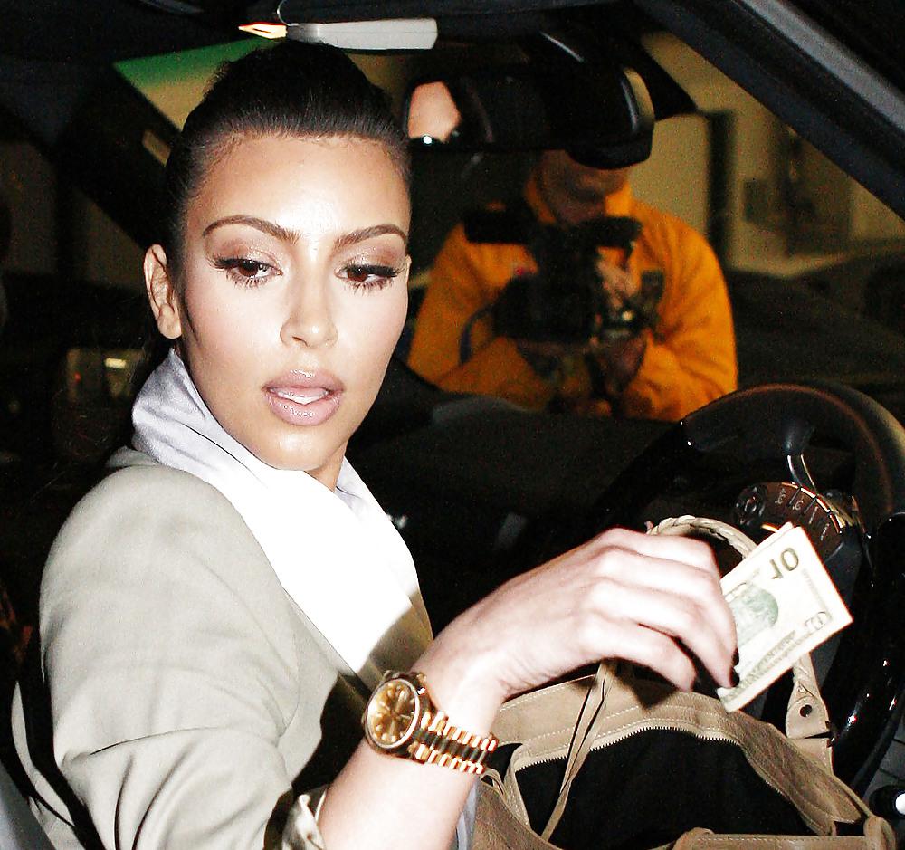 18P Kim Kardashian candids in jeans (arse shots)