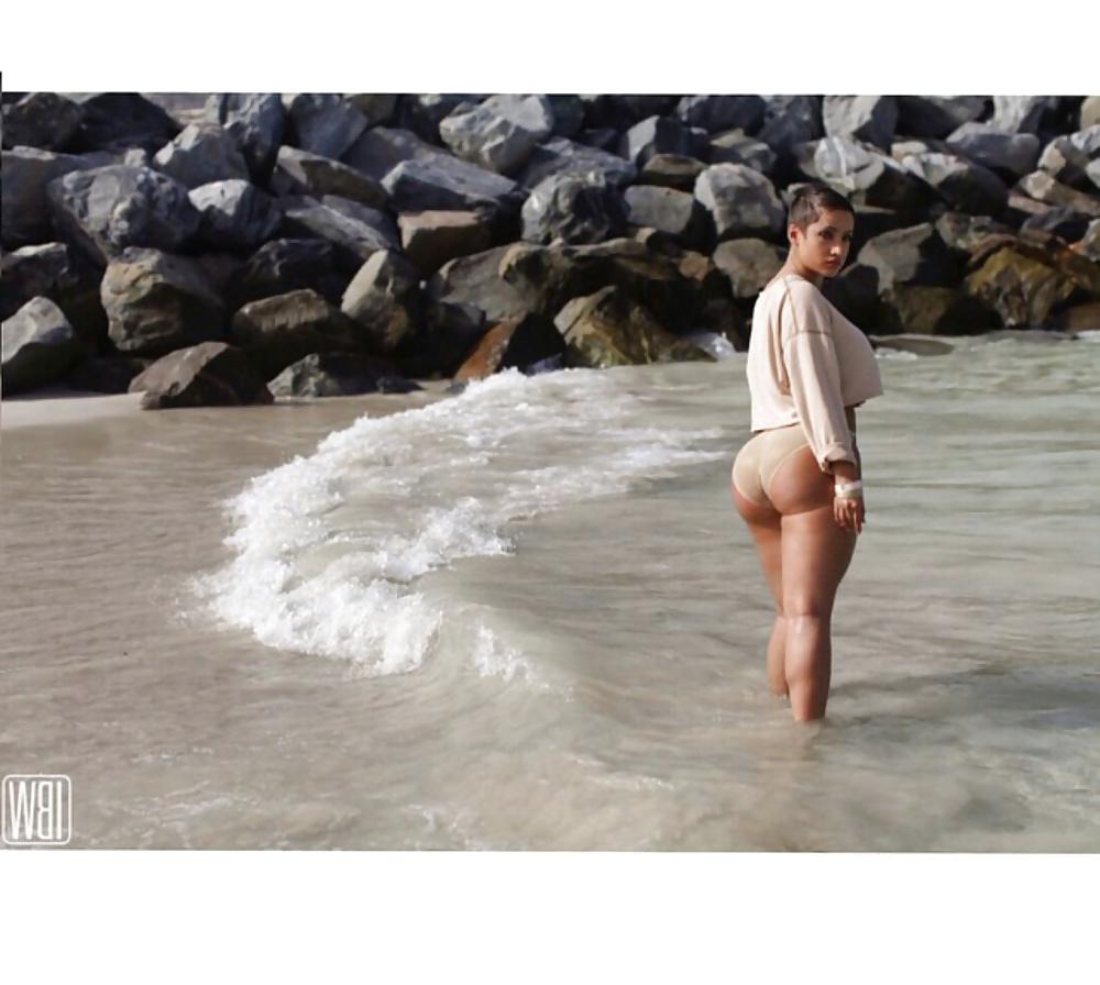25P Thick girls