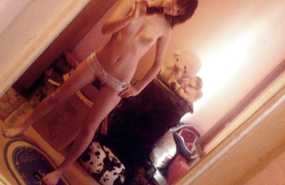 25P Mirror Girls 24: Sexy Teen Self Shots 