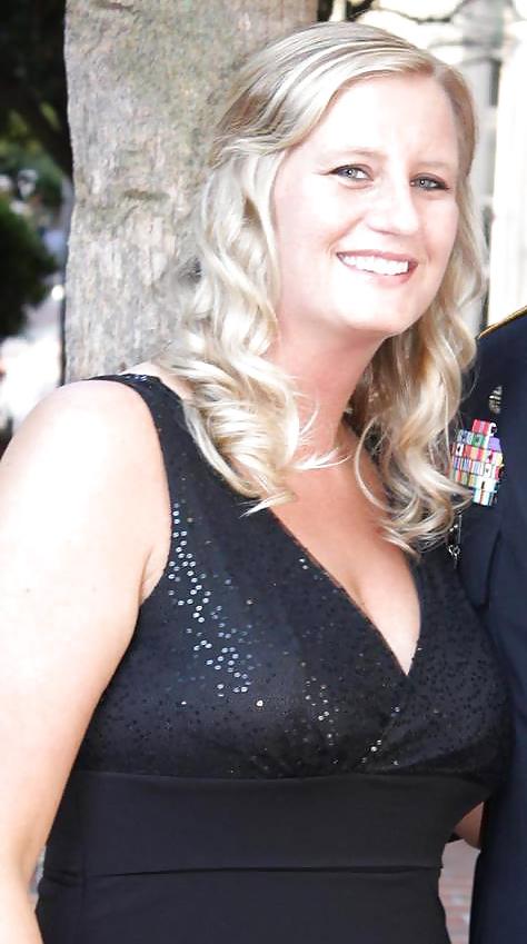 22P Thick Blonde Cheer Mom