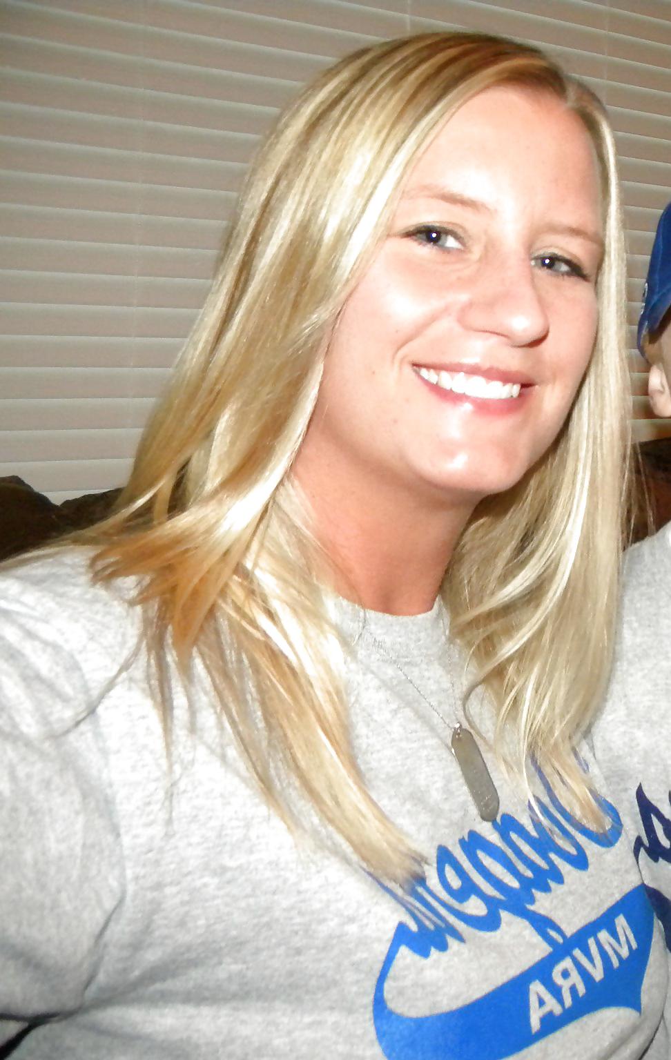 22P Thick Blonde Cheer Mom