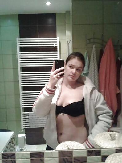 25P Bathroom selfshot