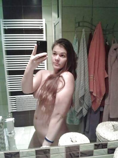 25P Bathroom selfshot