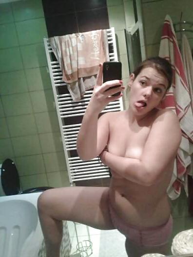 25P Bathroom selfshot