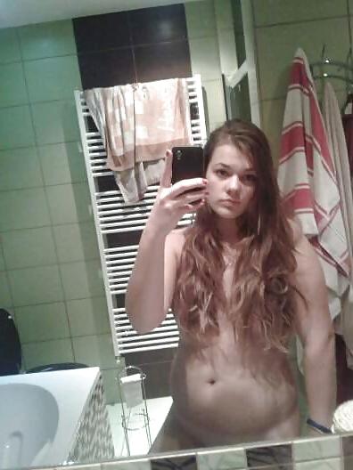 25P Bathroom selfshot