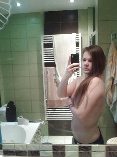 25P Bathroom selfshot