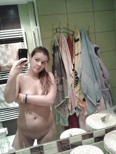 25P Bathroom selfshot