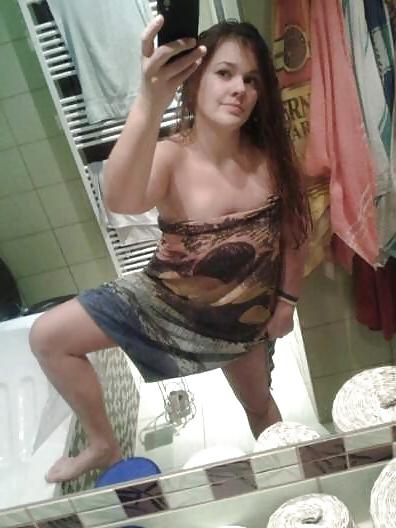 25P Bathroom selfshot