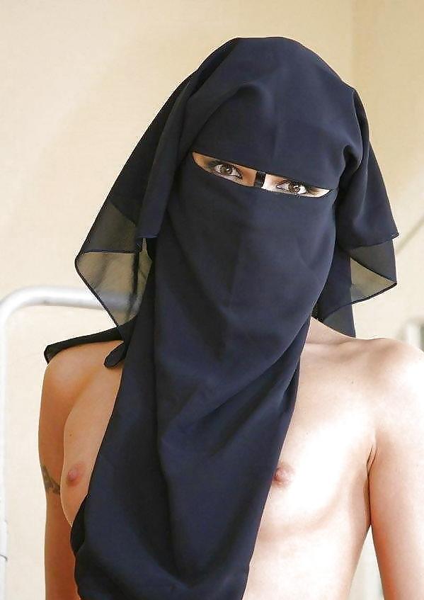 25P ARABIAN - GIRLS FROM 1001 NIGHT I