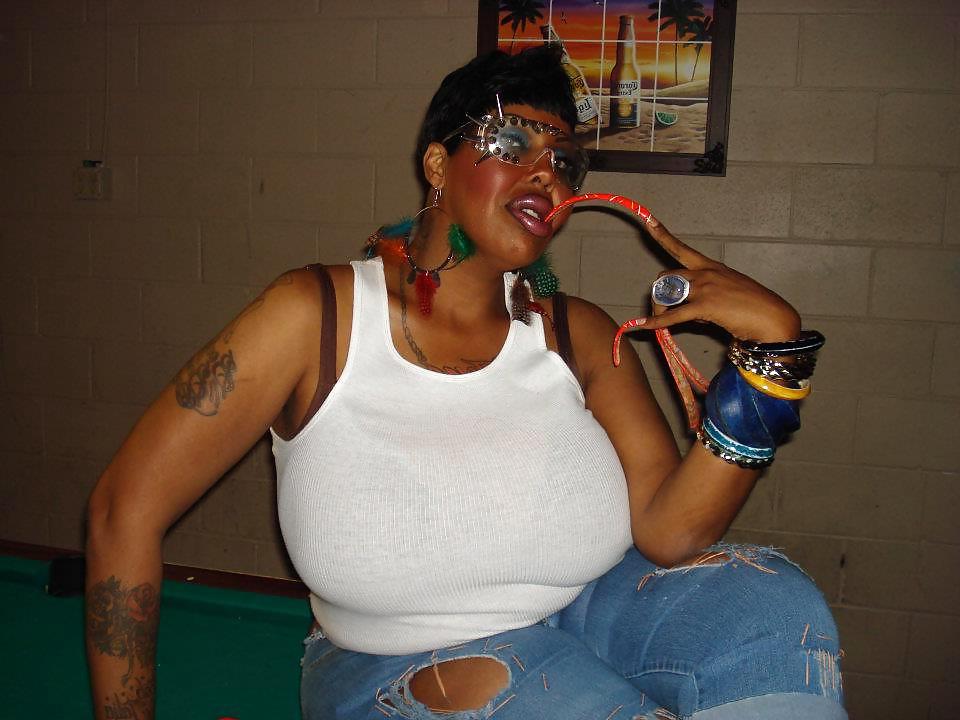 7P FAT ASSED TRANNY