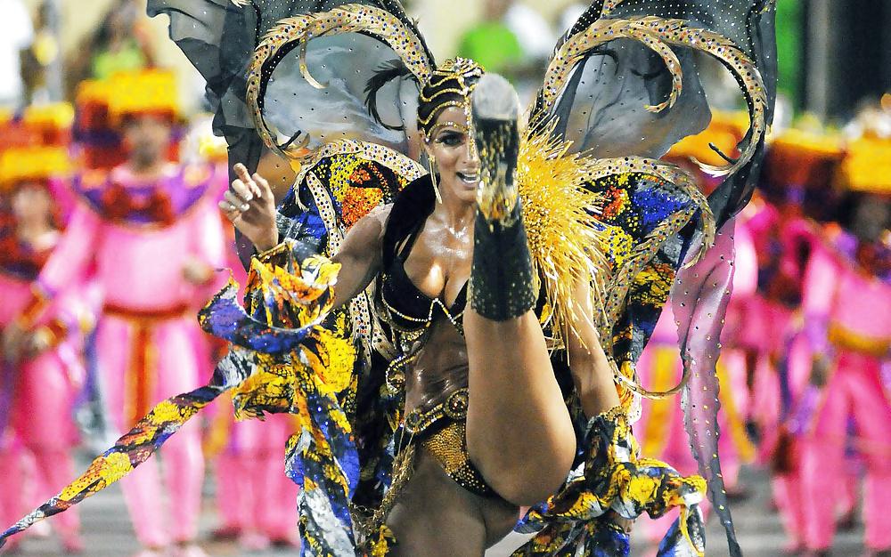 25P Brazilian Carnaval - Sexy Pics 