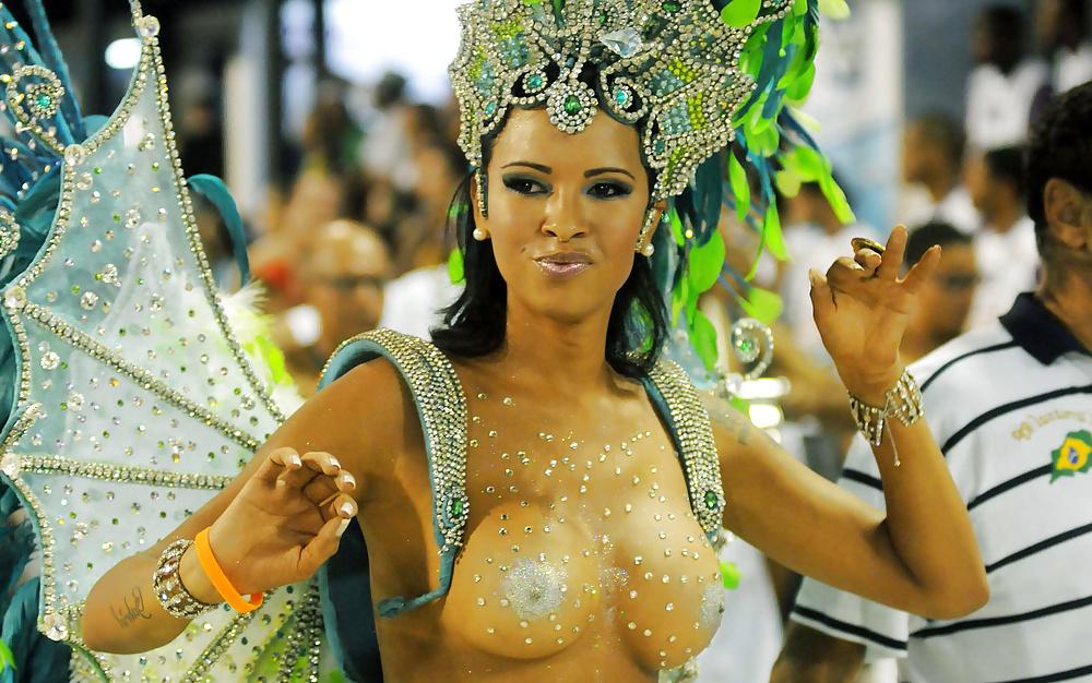25P Brazilian Carnaval - Sexy Pics 
