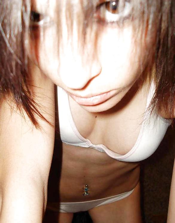 25P Mirror Girls 20: Sexy Teen Self Shots