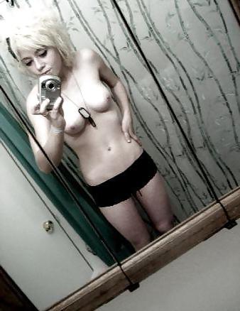 25P Mirror Girls 20: Sexy Teen Self Shots