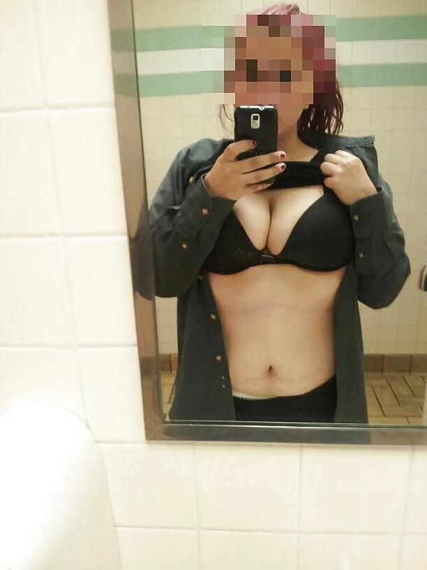 6P GF Selfies In Public Bathroom