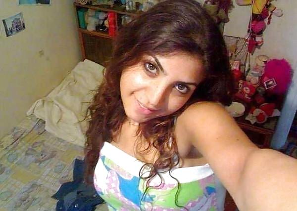 25P Sexy Arabian Amateurs