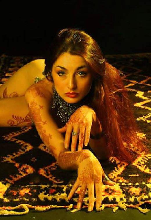 25P Sexy Arabian Amateurs