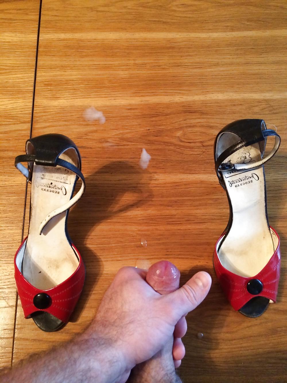11P Jerking on sexy heels 2