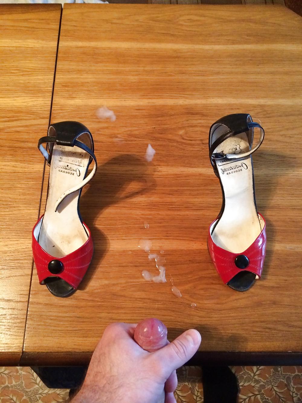 11P Jerking on sexy heels 2