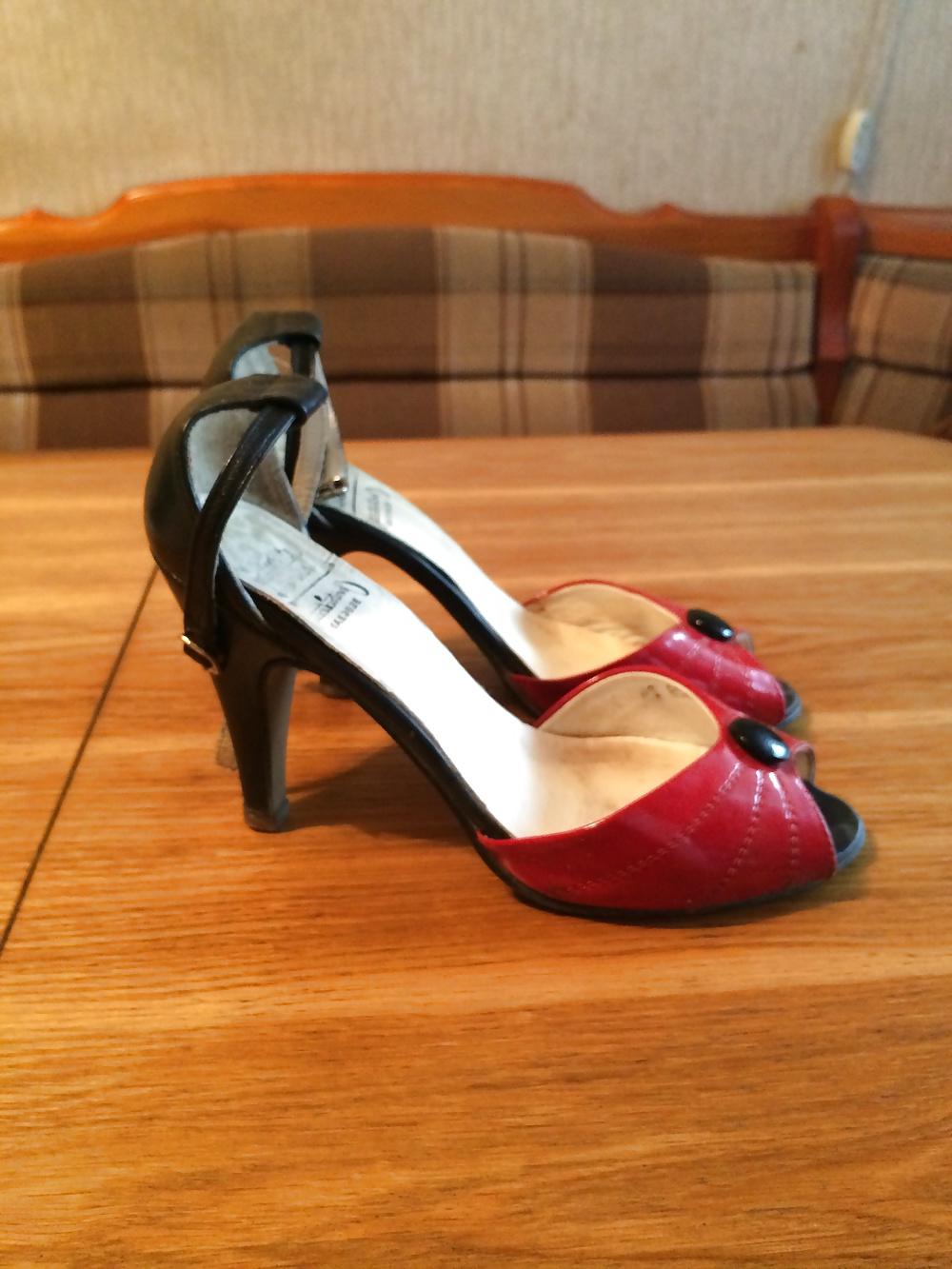 11P Jerking on sexy heels 2
