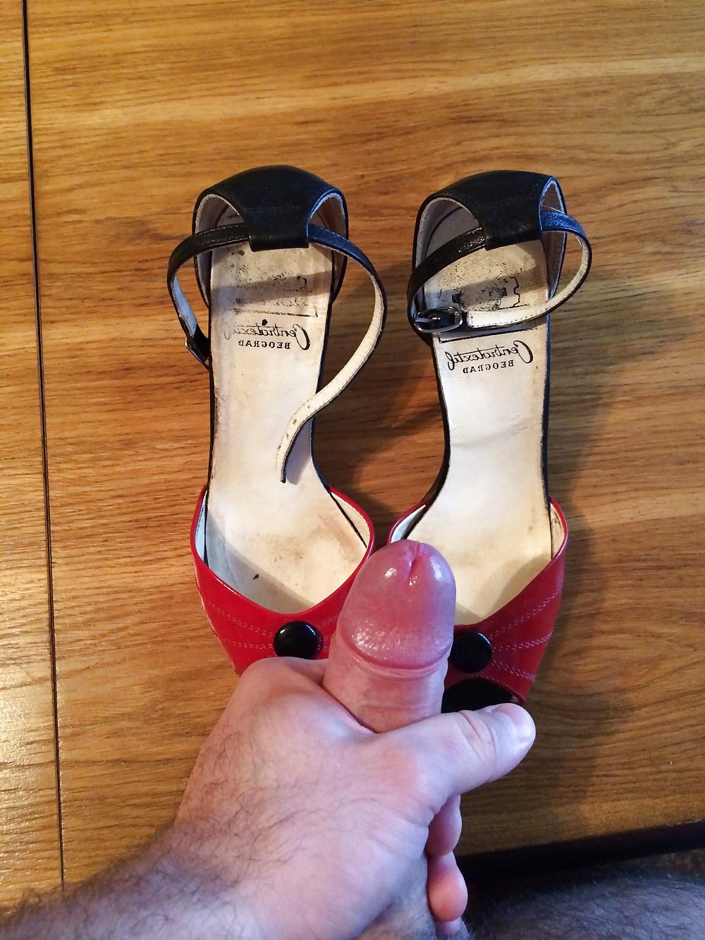 11P Jerking on sexy heels 2