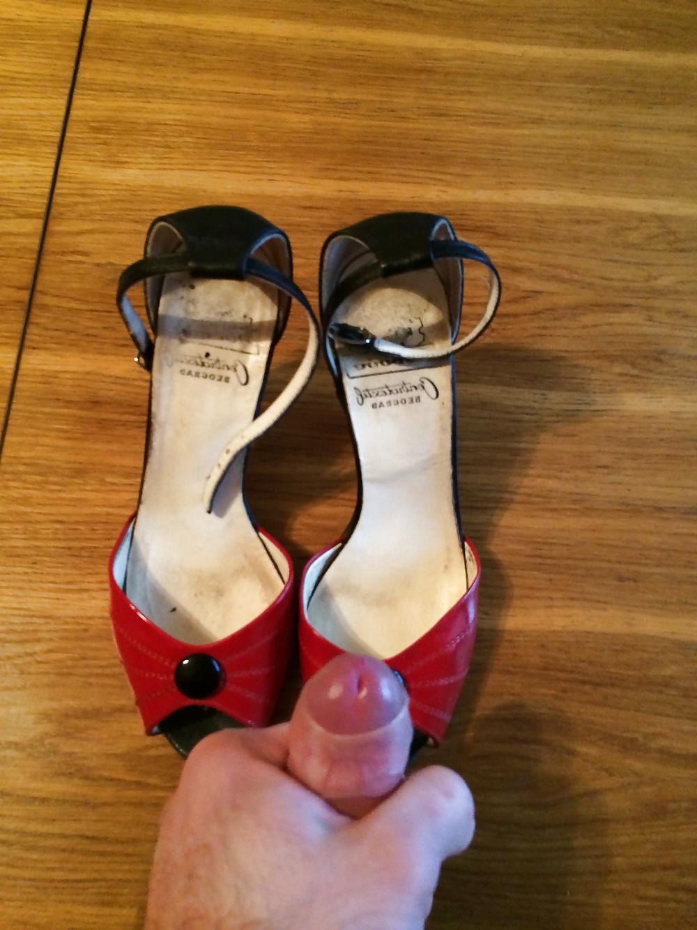 11P Jerking on sexy heels 2