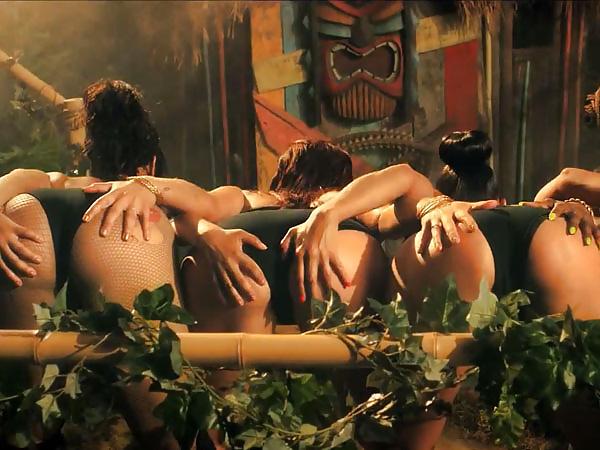 25P Nicki Minaj's 'Anaconda' Video