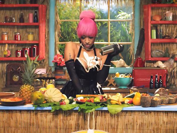 25P Nicki Minaj's 'Anaconda' Video