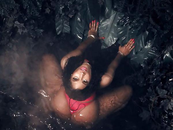 25P Nicki Minaj's 'Anaconda' Video