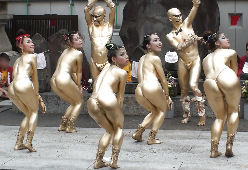 25P Chinese girls- Gold paint- Hot Public Tits and Ass