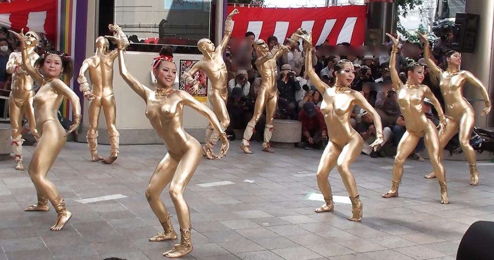 25P Chinese girls- Gold paint- Hot Public Tits and Ass