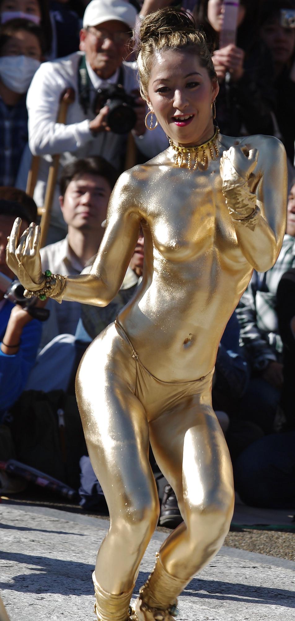25P Chinese girls- Gold paint- Hot Public Tits and Ass